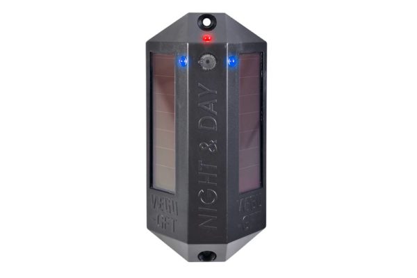 Svijetlosno - zvučni alarm za divljač s radijom